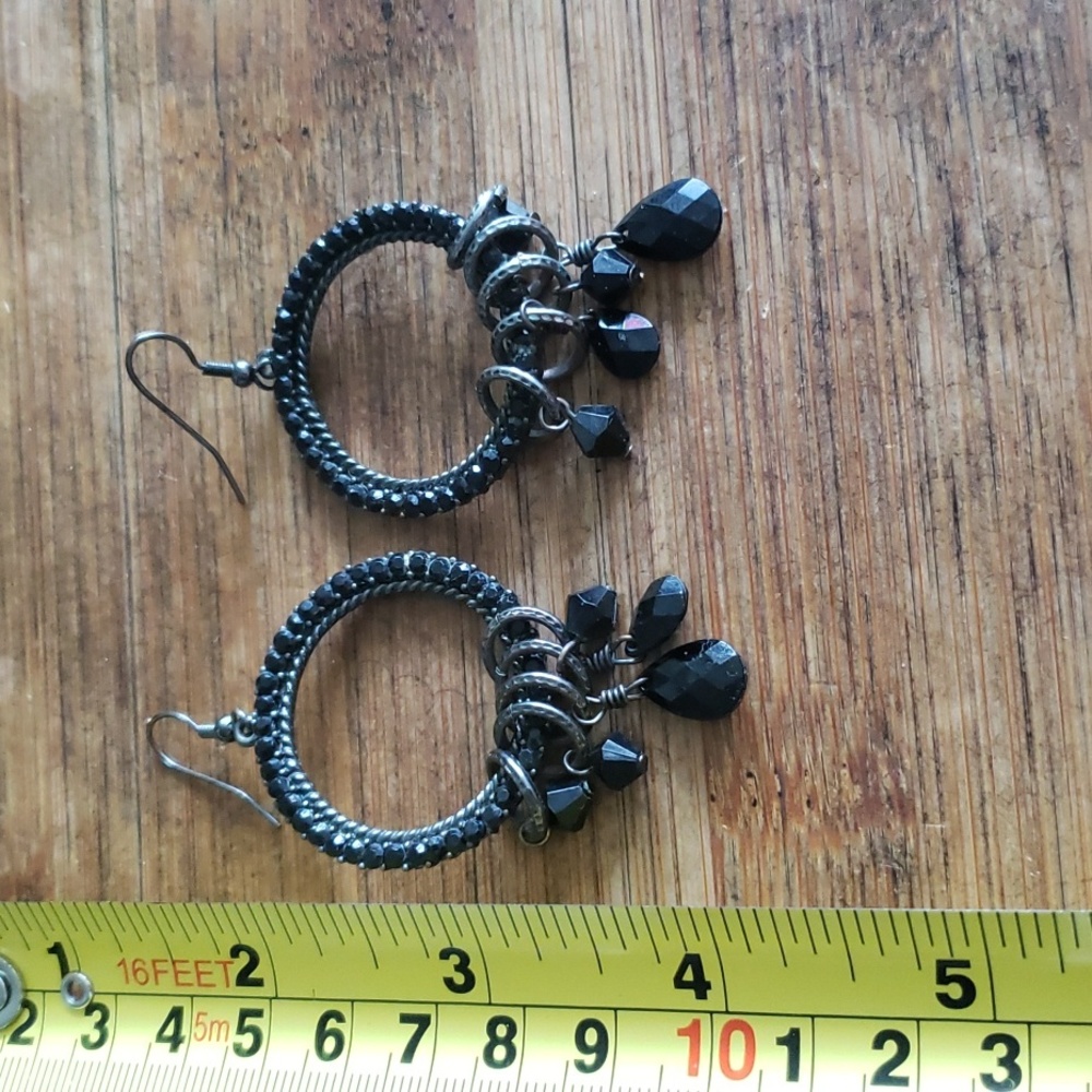 Fun dangling earrings - Picture 3 of 6